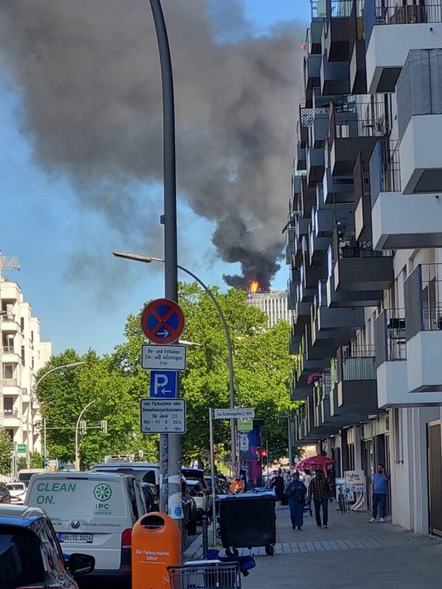 Brand auf dem Fächerhochhaus